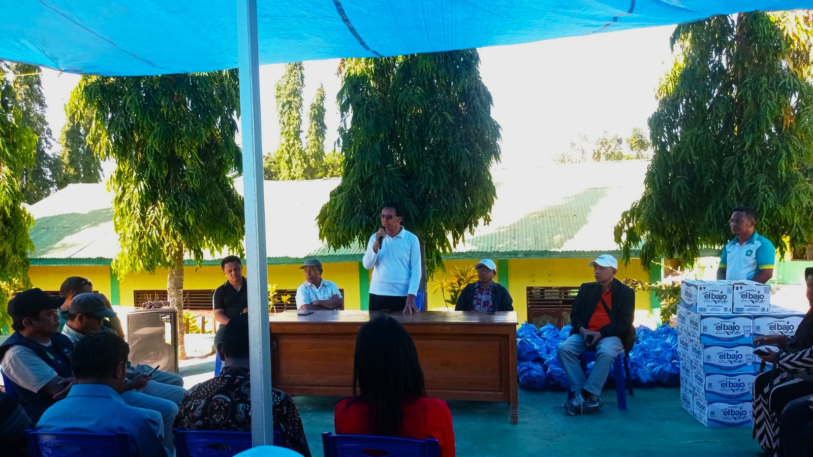 Kakanwil Kemenag NTT Kunjungi Reo, Salurkan Tali Kasih dan Tinjau Satuan Kerja Terdampak Gempa