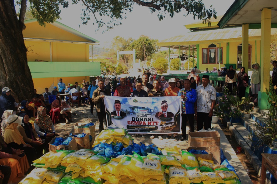 Solidaritas Lintas Wilayah, Kemenag Kota Bima Bantu GTK Terdampak Gempa di Manggarai